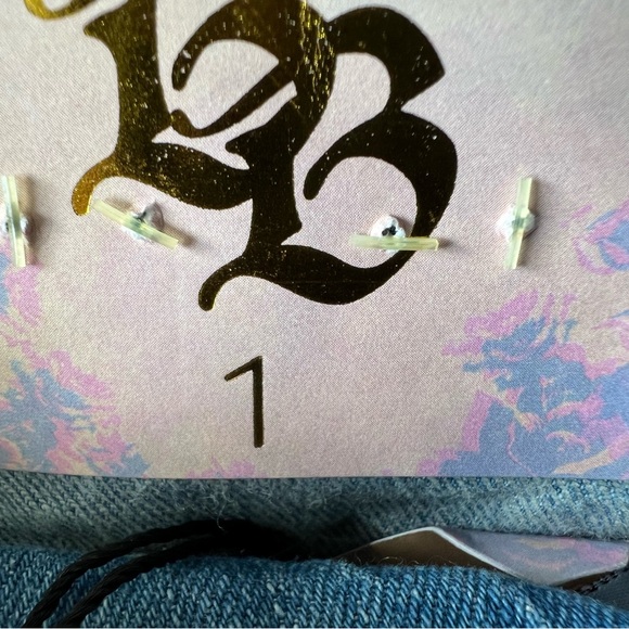 BOOM BOOM JEANS Frayed Medium Wash Denim Jean Shorts- Size 1 - Picture 6 of 6